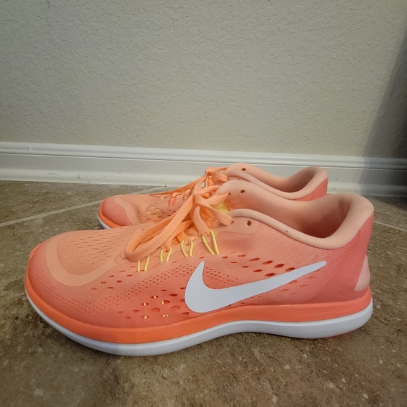 Nike Flex orange running shoes size 8.5 - Picture 2 of 6